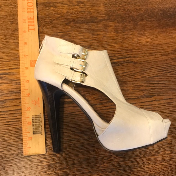 Open toe buckle booties 8.5 - Picture 4 of 6